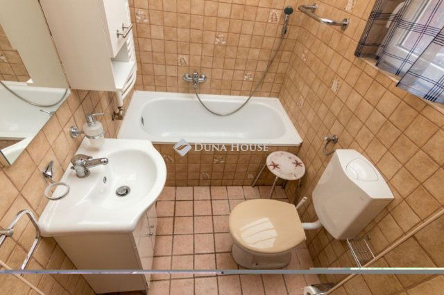 Eladó családi ház, Szigetszentmiklóson 85 M Ft, 6 szobás