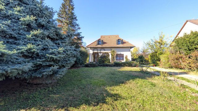 Eladó családi ház, Balatonalmádiban 165 M Ft, 8 szobás