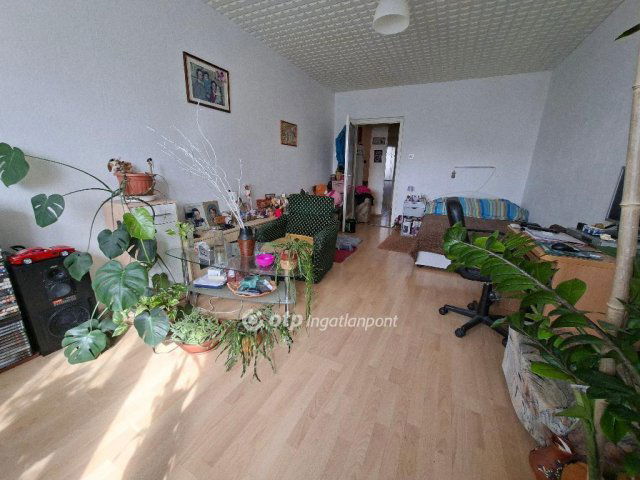 Eladó panellakás, Budapesten, III. kerületben 79.99 M Ft