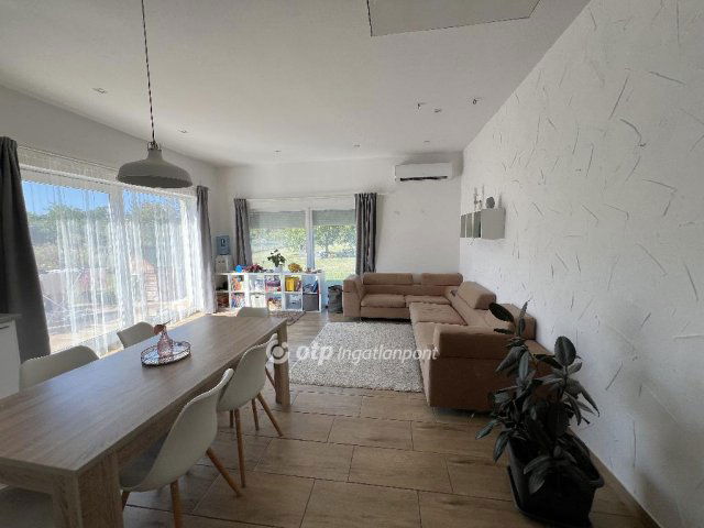 Eladó családi ház, Balatonőszödön 119 M Ft, 5 szobás