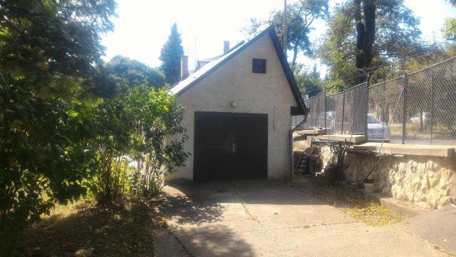 Kiadó iroda, Budapesten, XII. kerületben, Tóth Lőrinc utcában