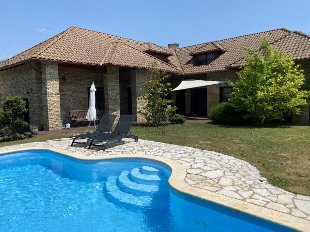 Eladó családi ház, Mogyoródon 285 M Ft, 5 szobás