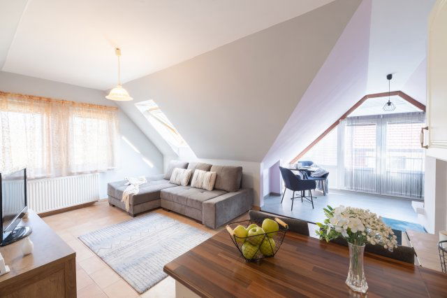 Eladó téglalakás, Balatonfüreden 56.5 M Ft, 1+1 szobás