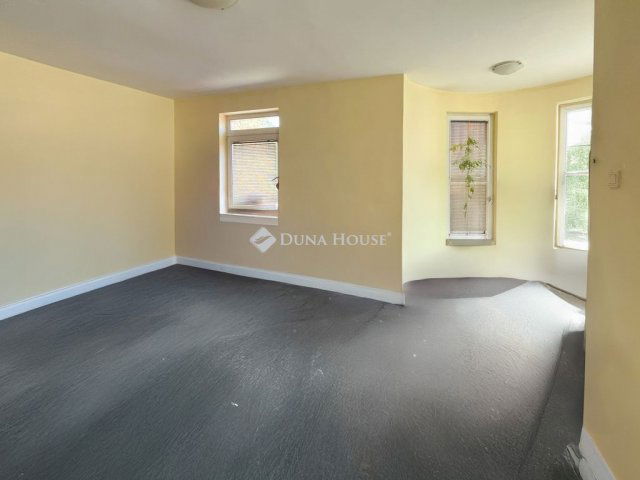 Eladó téglalakás, Siófokon 89 M Ft, 1 szobás