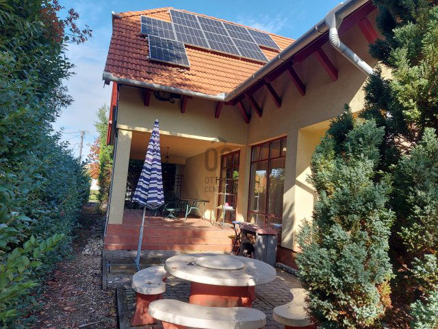 Eladó nyaraló, Balatonbogláron 219 M Ft, 7 szobás