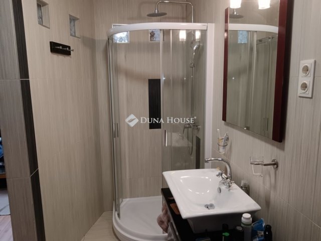 Eladó ikerház, Pécsett 118 M Ft, 6 szobás / költözzbe.hu