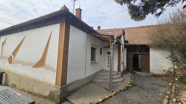 Eladó családi ház, Komlón, Fő utcában 24.9 M Ft, 4 szobás