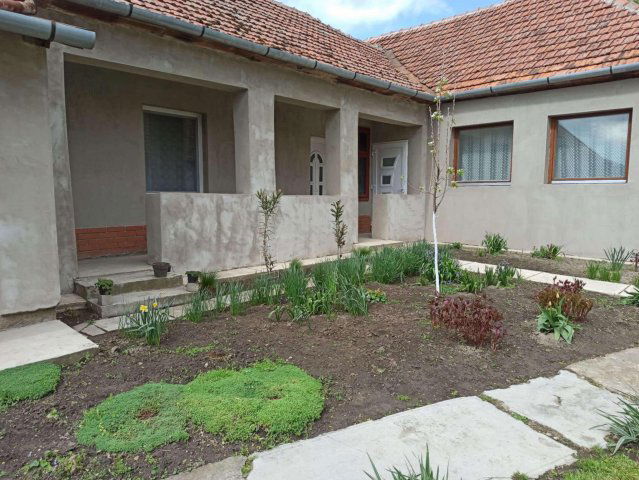 Eladó családi ház, Zsadányon 22 M Ft, 4+1 szobás