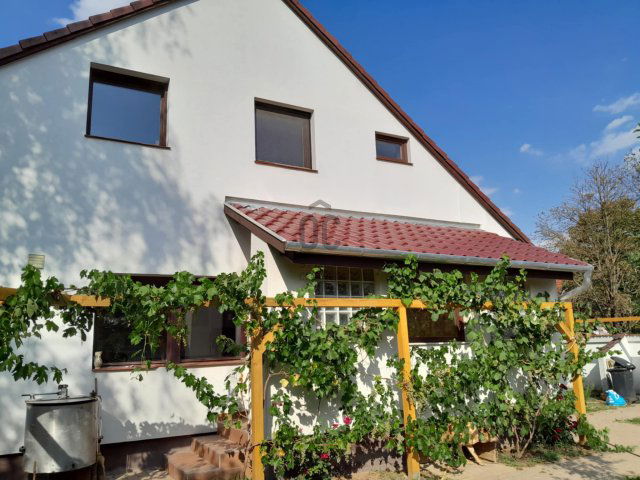 Eladó családi ház, Piliscsabán 150 M Ft, 7 szobás