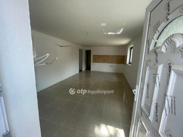 Eladó családi ház, Cegléden 36.9 M Ft, 3 szobás
