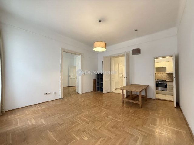 Eladó téglalakás, Budapesten, VI. kerületben 129.9 M Ft