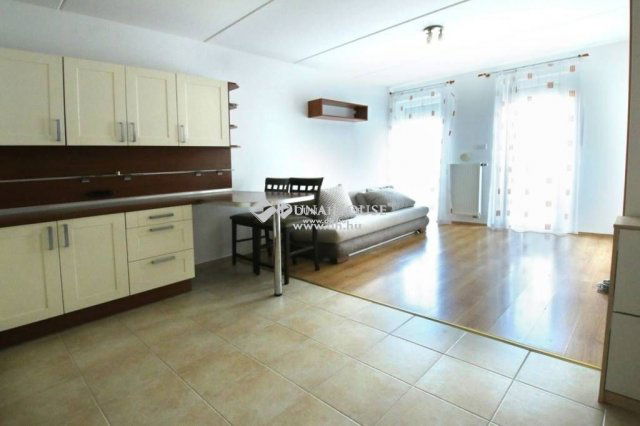 Kiadó téglalakás, albérlet, Pécsett 140 E Ft / hó, 2 szobás