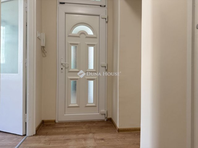 Eladó téglalakás, Kecskeméten 47 M Ft, 2 szobás