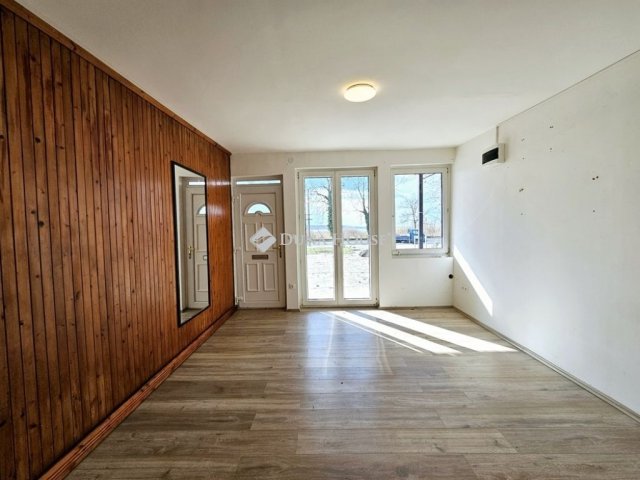 Eladó téglalakás, Szántódon 34.8 M Ft, 1 szobás