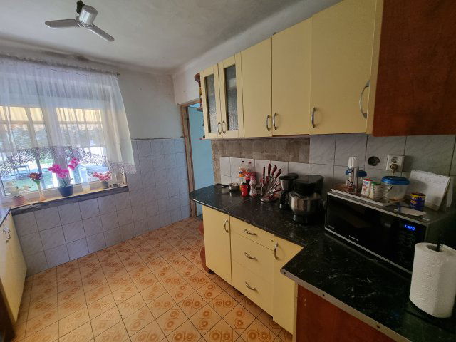 Eladó ikerház, Oroszlányban 35 M Ft, 2 szobás