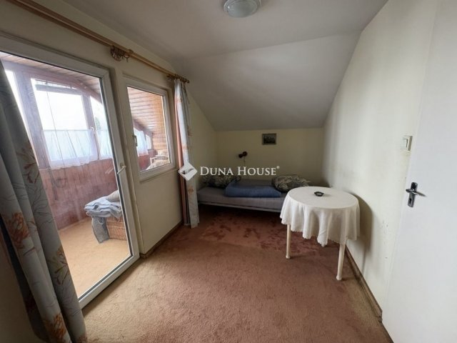 Eladó családi ház, Úrin 75.9 M Ft, 3 szobás