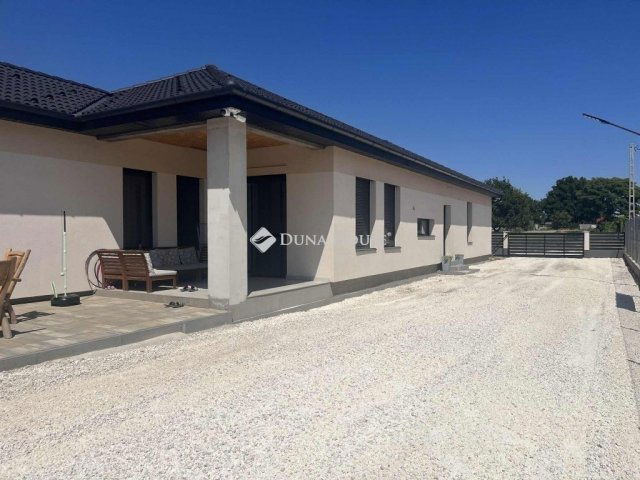 Eladó családi ház, Inárcson 129 M Ft, 5 szobás