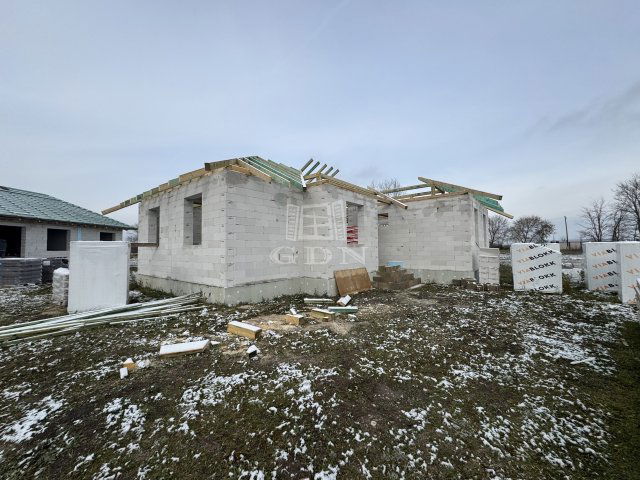 Eladó családi ház, Iszkaszentgyörgyön 95 M Ft, 5 szobás