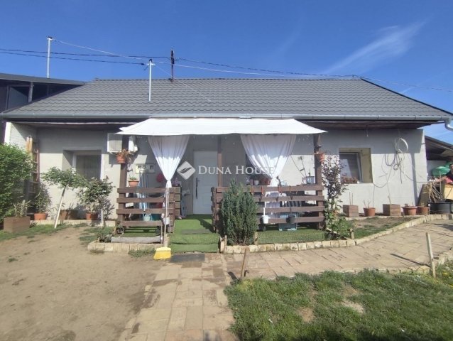 Eladó családi ház, Alsónémediben 52.9 M Ft, 2 szobás