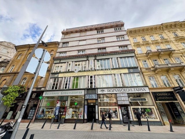 Eladó téglalakás, Budapesten, V. kerületben 145.5 M Ft, 1 szobás