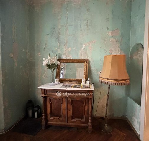 Eladó téglalakás, Budapesten, V. kerületben 164.9 M Ft, 2 szobás