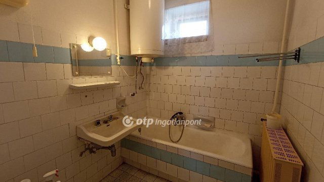 Eladó családi ház, Jászfényszarun 27.9 M Ft, 2+1 szobás