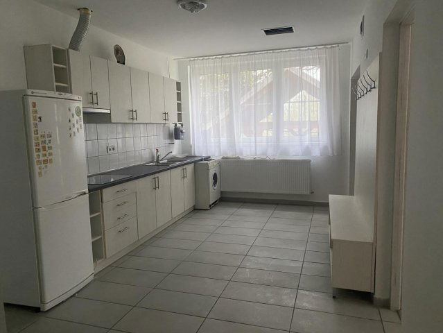 Eladó családi ház, Komáromban 75 M Ft, 5 szobás