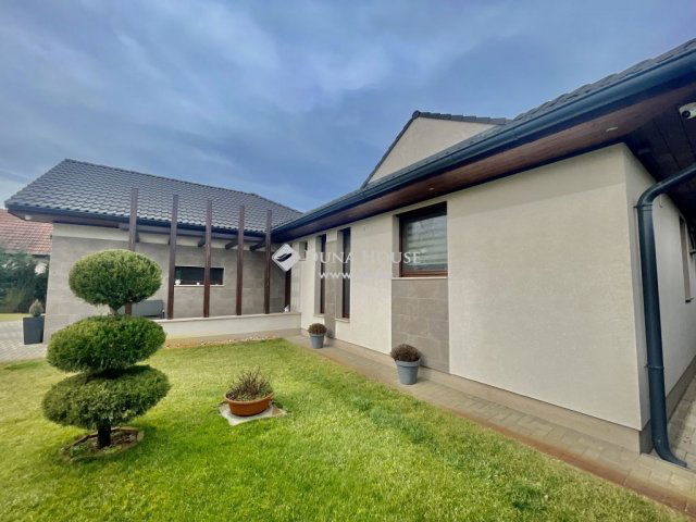 Eladó családi ház, Kecskeméten 150 M Ft, 4 szobás