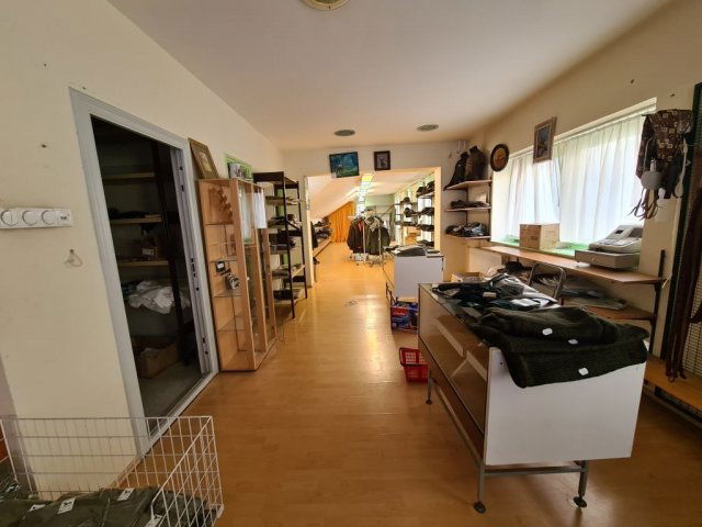 Kiadó üzlethelyiség, Mosonmagyaróváron 250 E Ft / hó