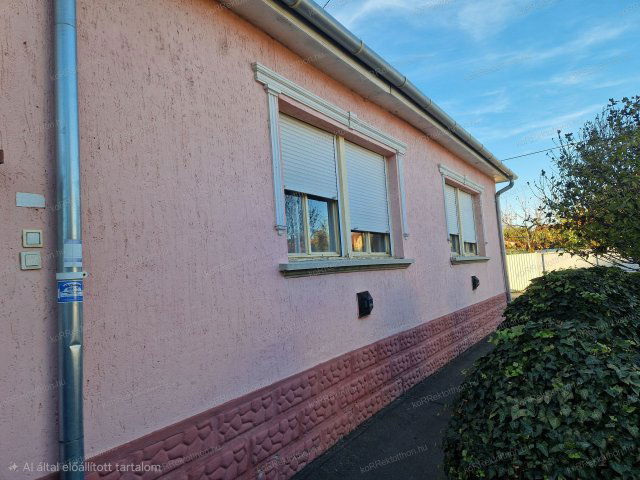 Eladó családi ház, Jászberényben 44.9 M Ft, 3 szobás
