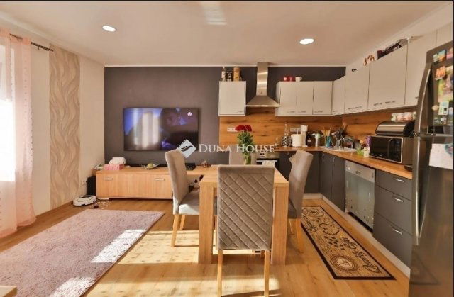 Eladó családi ház, Pécsett 94.9 M Ft, 3 szobás