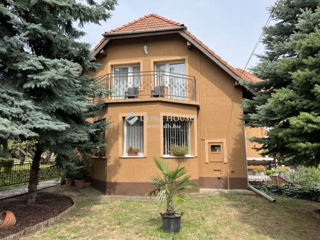 Eladó családi ház, Balatonalmádiban 239 M Ft, 11 szobás