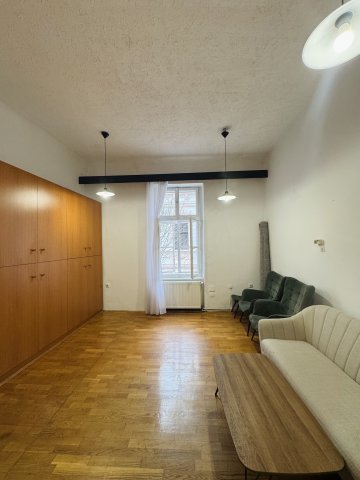 Eladó iroda, Pécsett, Király utcában 13 M Ft