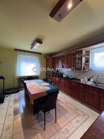 Eladó családi ház, Vecsésen 154.99 M Ft, 5 szobás