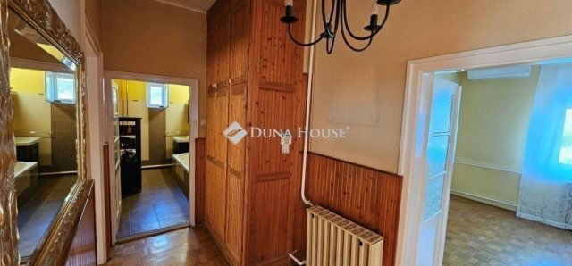 Eladó családi ház, Tápiószecsőn 74.9 M Ft, 5 szobás