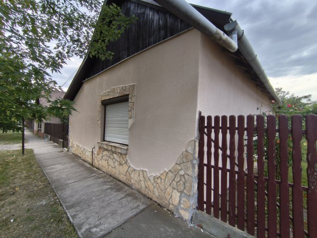 Eladó családi ház, Mezőtúron 19.9 M Ft, 1+2 szobás