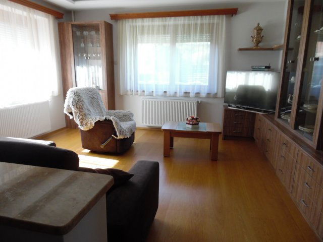 Eladó családi ház, Zalaapátin 169 M Ft, 6 szobás