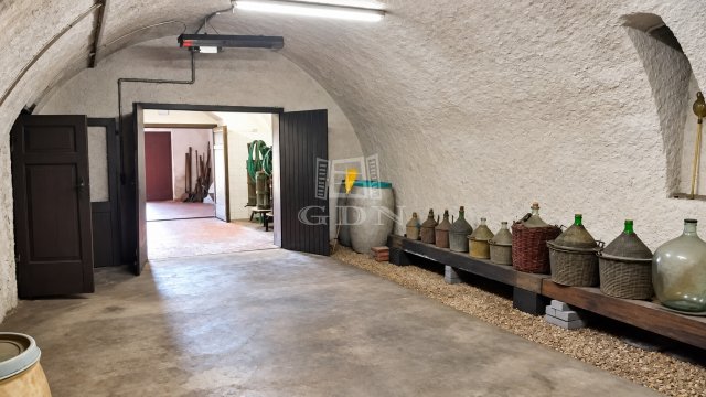 Eladó nyaraló, Kisapátiban 85 M Ft, 1 szobás