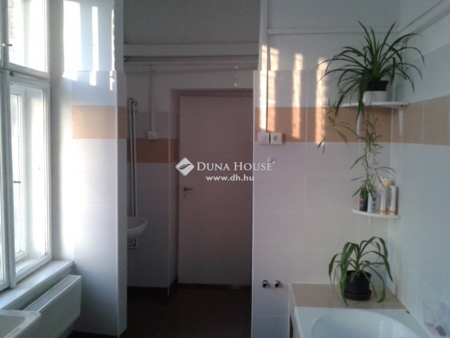 Eladó ipari ingatlan, Budapesten, XXI. kerületben 140 M Ft