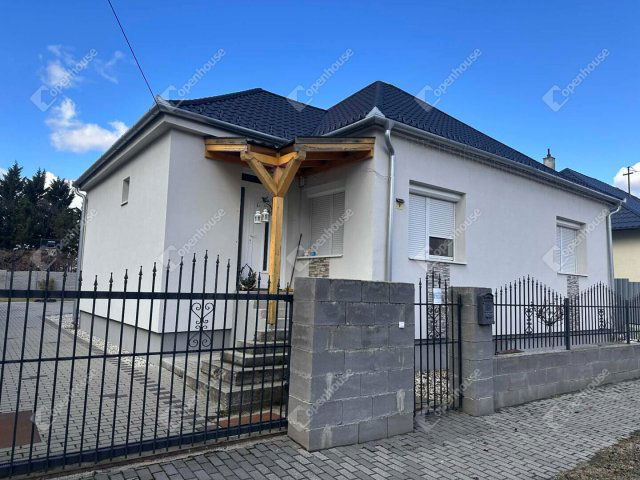 Eladó családi ház, Győrött 92.5 M Ft, 3 szobás