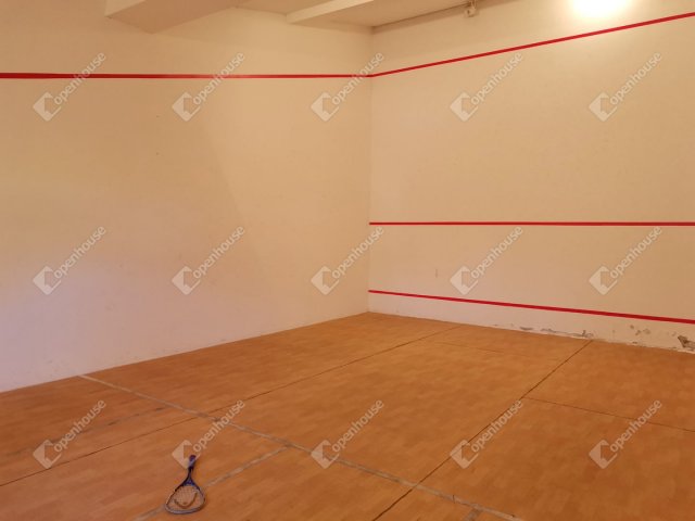 Eladó családi ház, Kisbéren 100 M Ft, 7 szobás