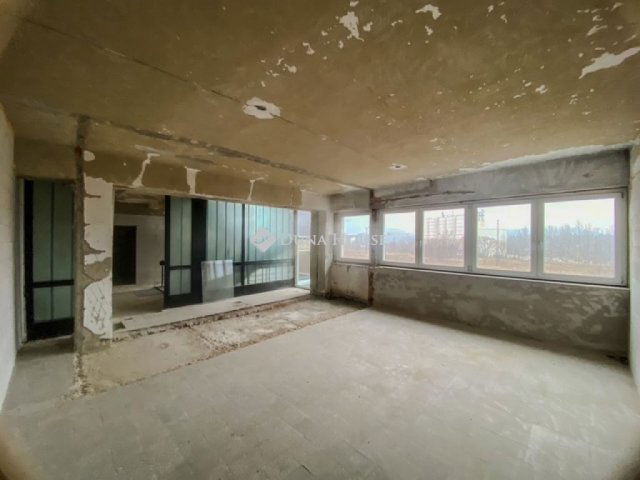 Eladó hotel, Tatabányán 425 M Ft, 1 szobás