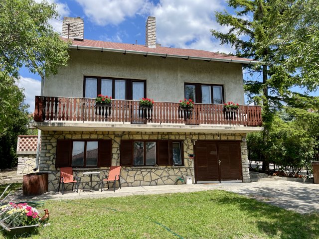 Eladó családi ház, Balatonfüreden 149.9 M Ft, 5+2 szobás