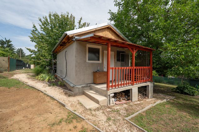 Eladó családi ház, Tatabányán 17.99 M Ft, 2 szobás