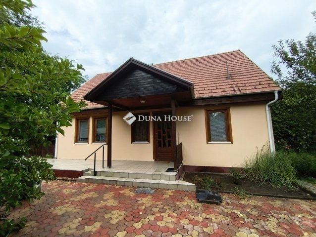 Eladó családi ház, Szigetszentmiklóson 89.4 M Ft, 5 szobás