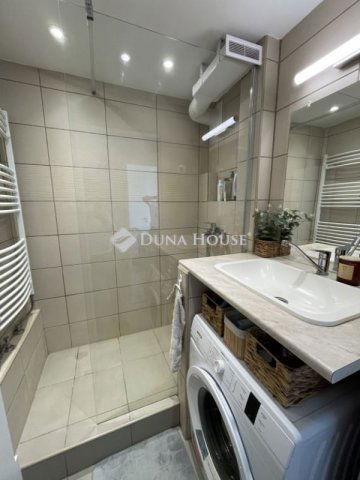 Eladó panellakás, Szegeden 63.9 M Ft, 2+1 szobás