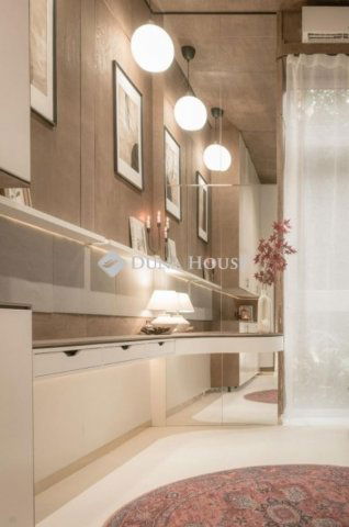 Eladó téglalakás, Budapesten, VII. kerületben 58.9 M Ft