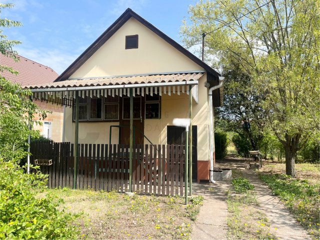 Eladó családi ház, Szegeden, Áfonya utcában 25.9 M Ft