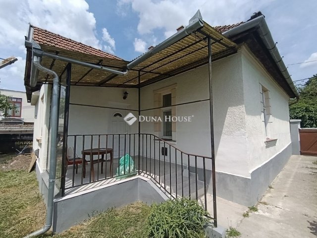Eladó családi ház, Turán 39.99 M Ft, 3 szobás