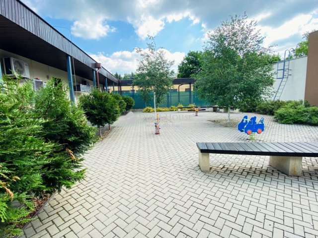 Eladó üzlethelyiség, Tápiószecsőn 176 M Ft